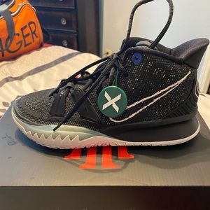 Kyrie 7